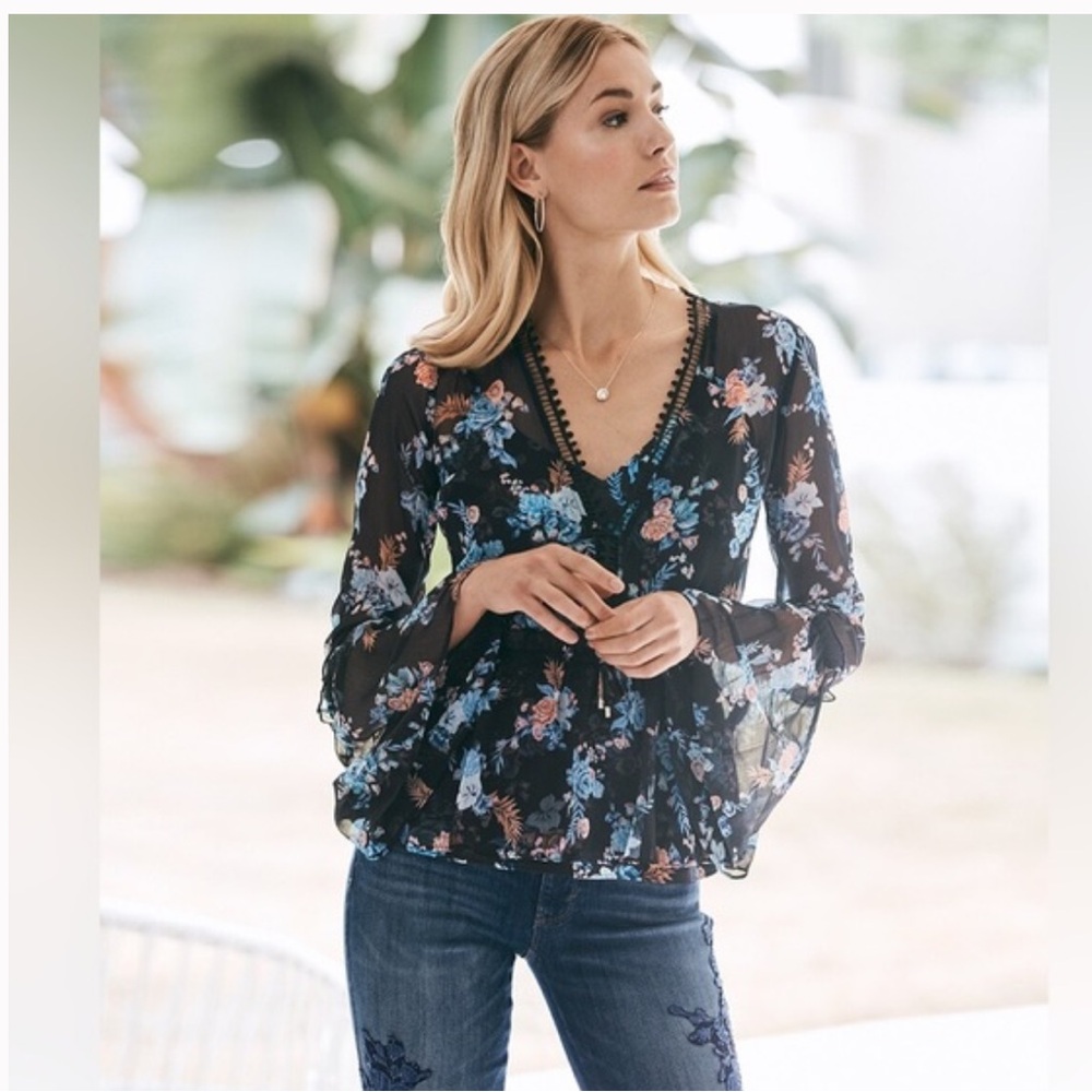 White House Black Market Black‎ and Blue Ruffled Fitted Blouse